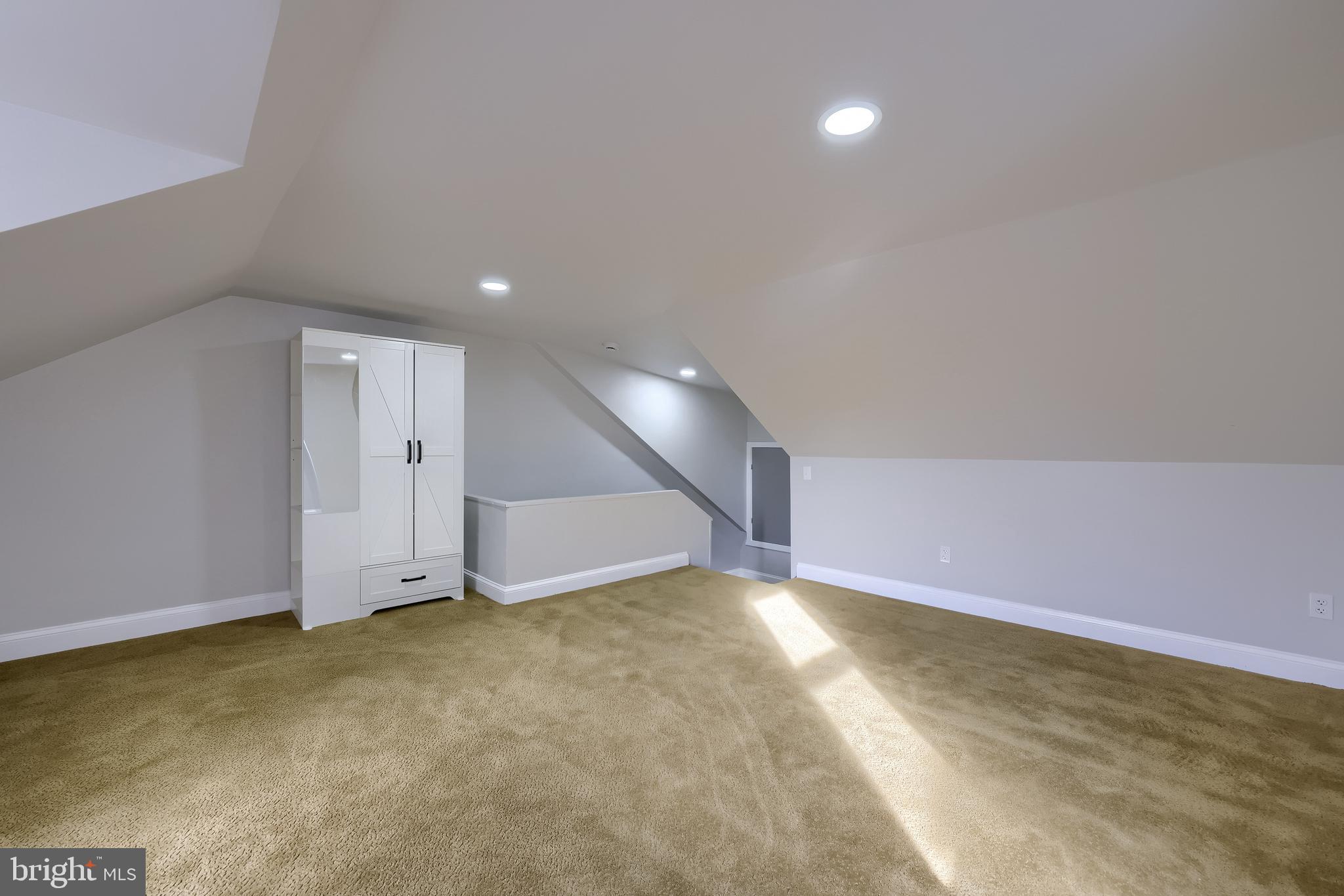 657 W ORANGE STREET
