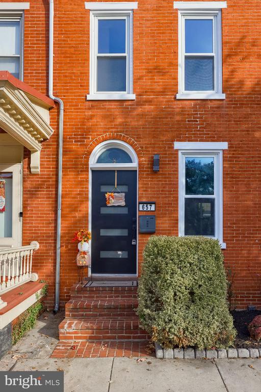 657 W ORANGE STREET