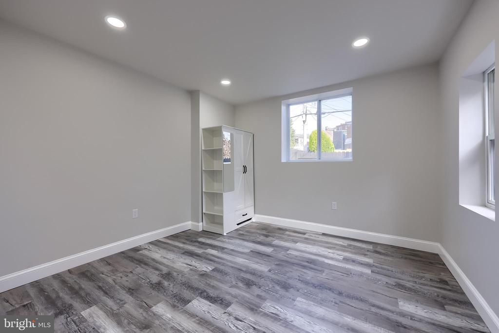 657 W ORANGE STREET