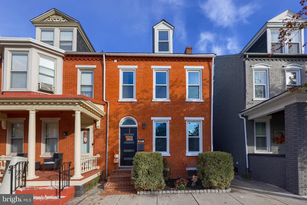 657 W ORANGE STREET