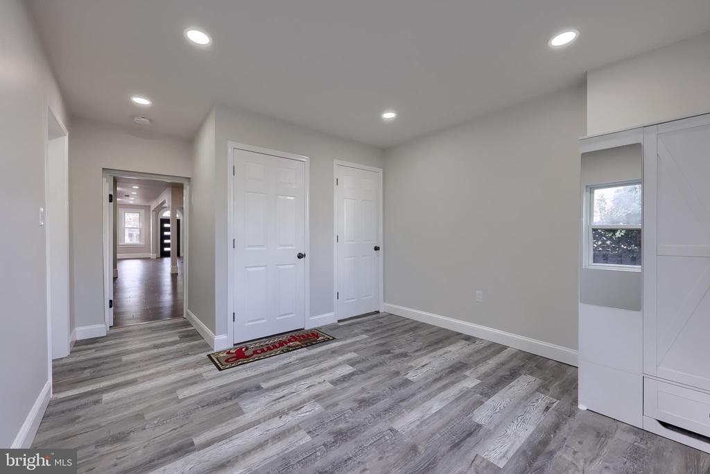 657 W ORANGE STREET