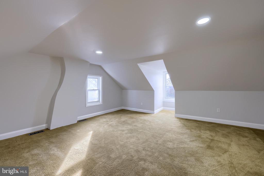657 W ORANGE STREET