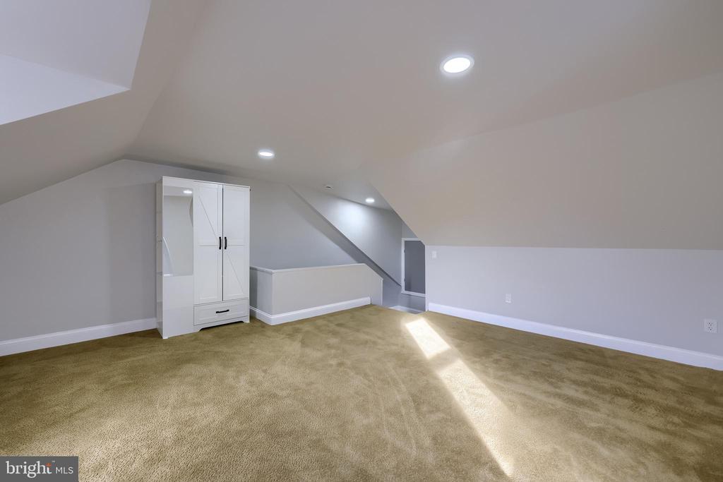 657 W ORANGE STREET