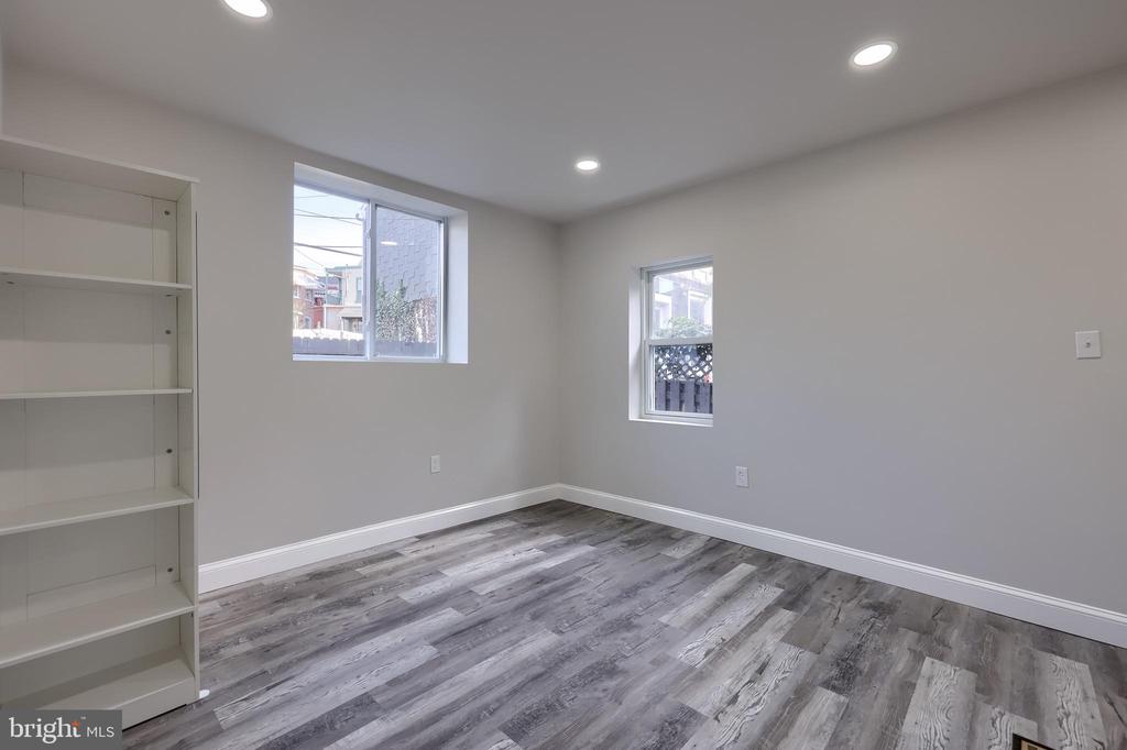 657 W ORANGE STREET