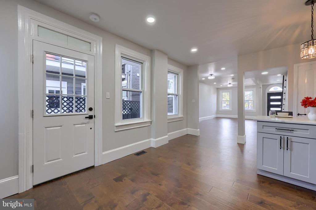 657 W ORANGE STREET