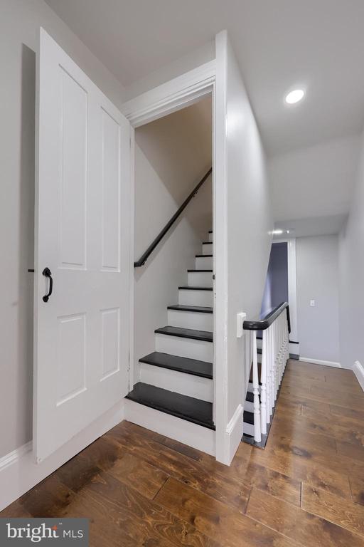 657 W ORANGE STREET