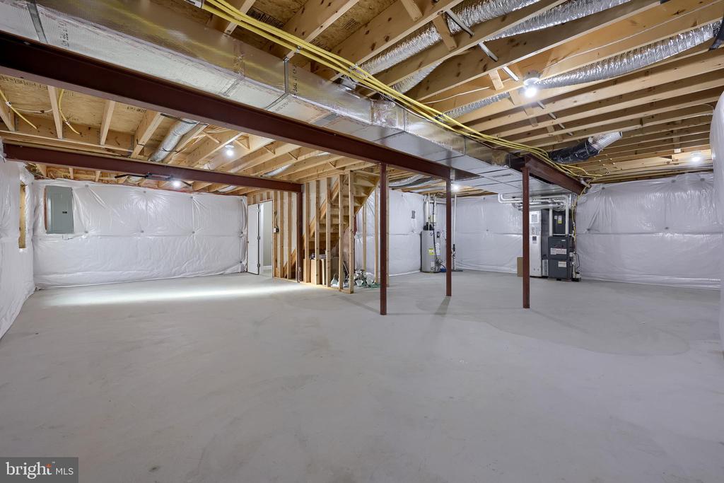 638 CHISWELL PLACE