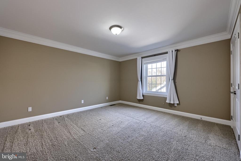 638 CHISWELL PLACE