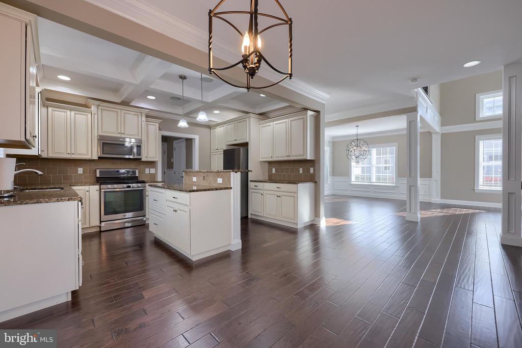638 CHISWELL PLACE
