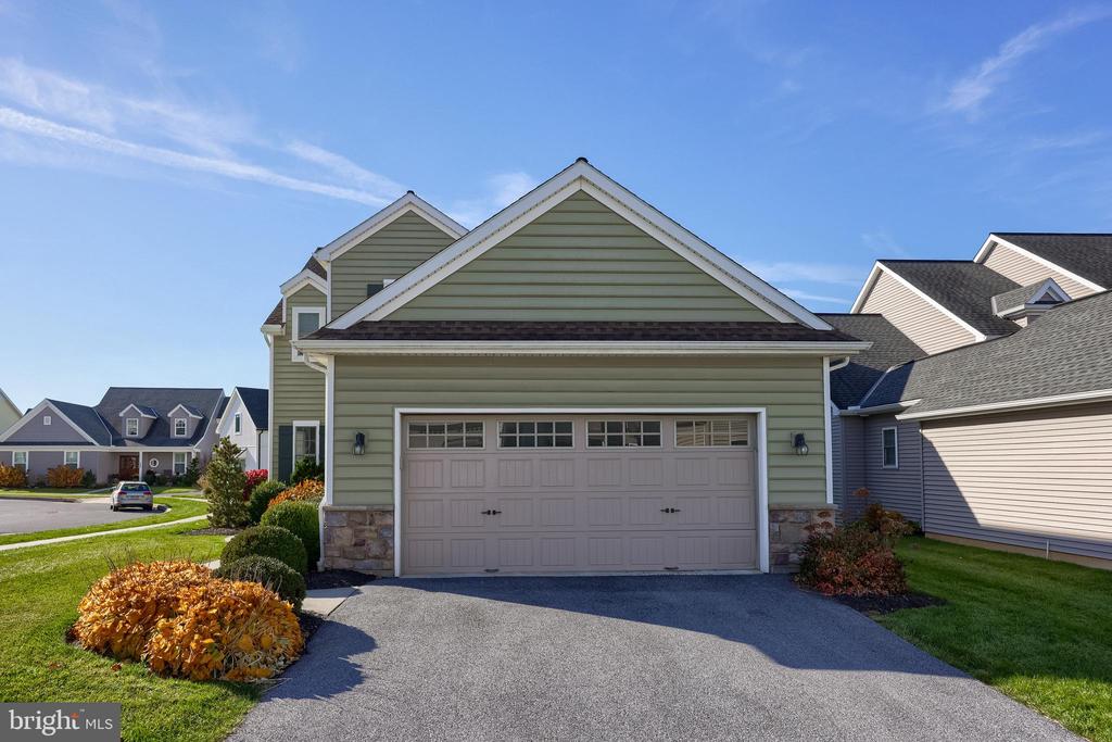 638 CHISWELL PLACE
