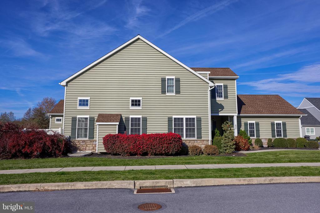 638 CHISWELL PLACE