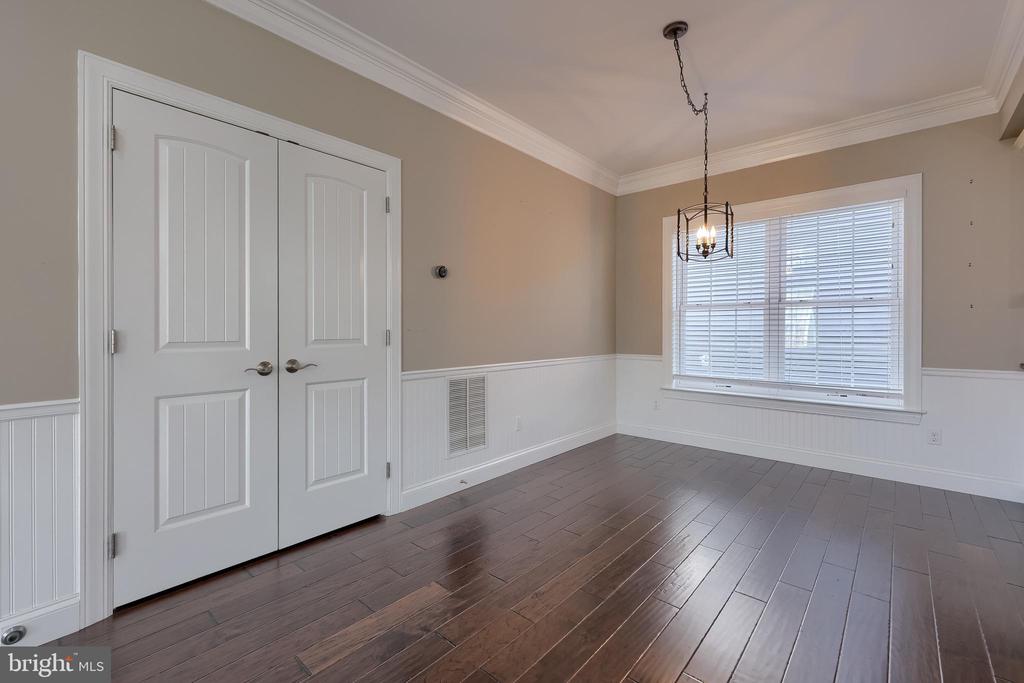 638 CHISWELL PLACE