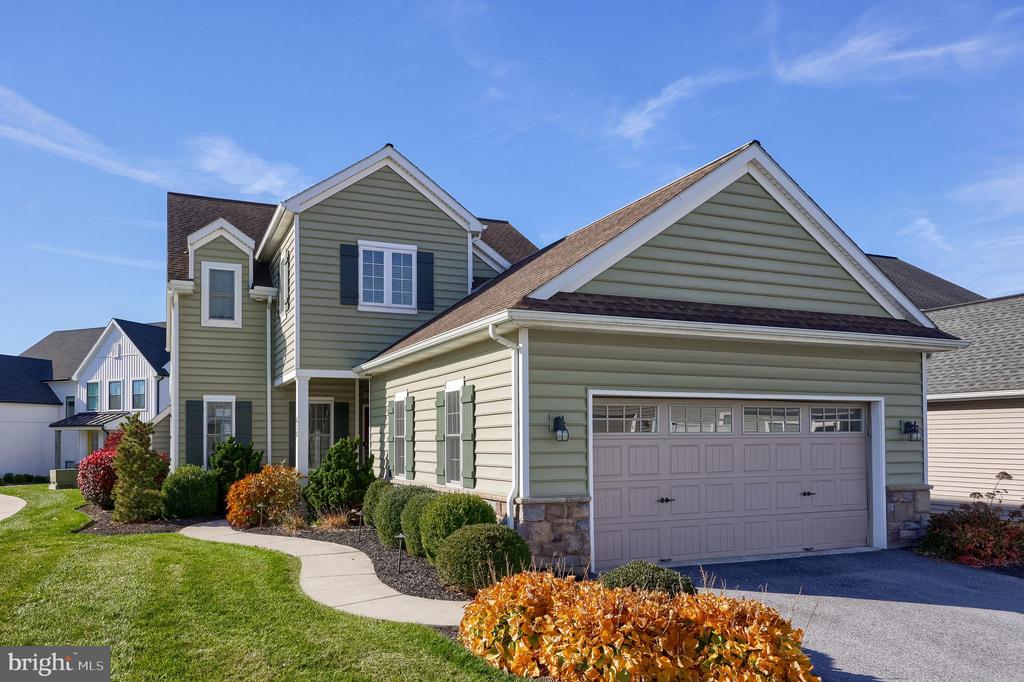 638 CHISWELL PLACE