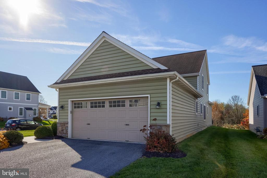 638 CHISWELL PLACE