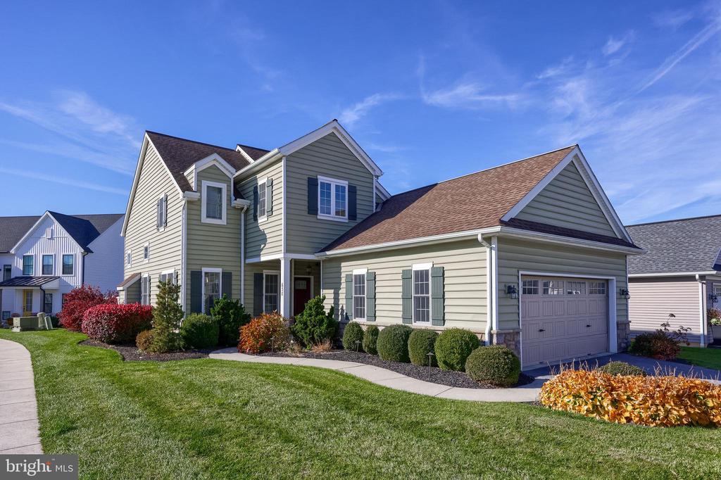 638 CHISWELL PLACE