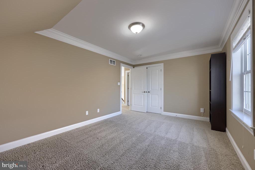 638 CHISWELL PLACE