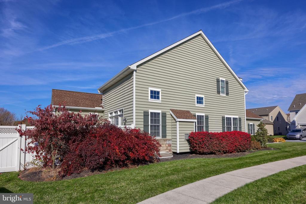 638 CHISWELL PLACE