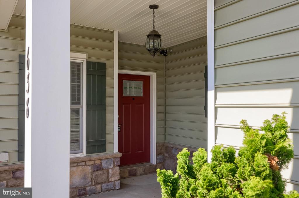 638 CHISWELL PLACE