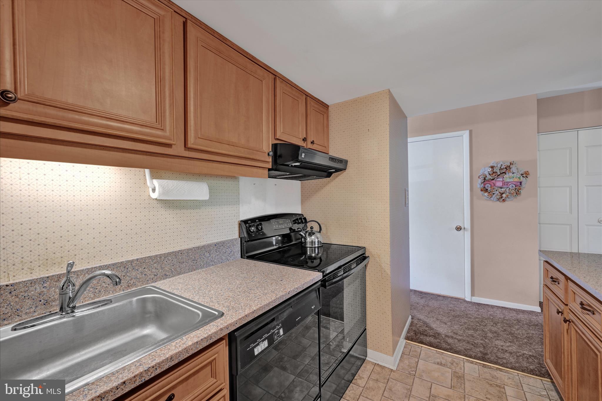 1322 BLUE JAY DRIVE