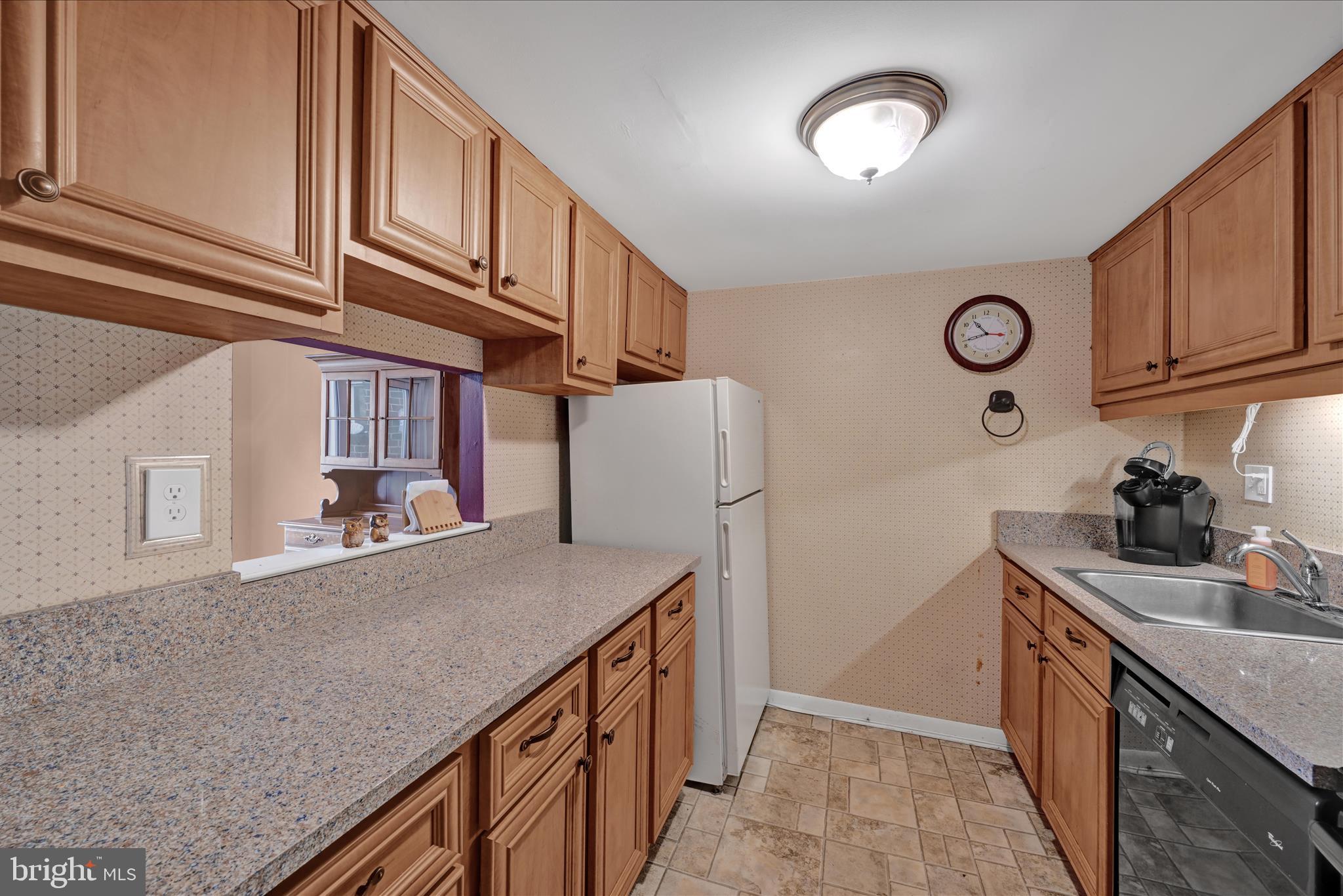 1322 BLUE JAY DRIVE
