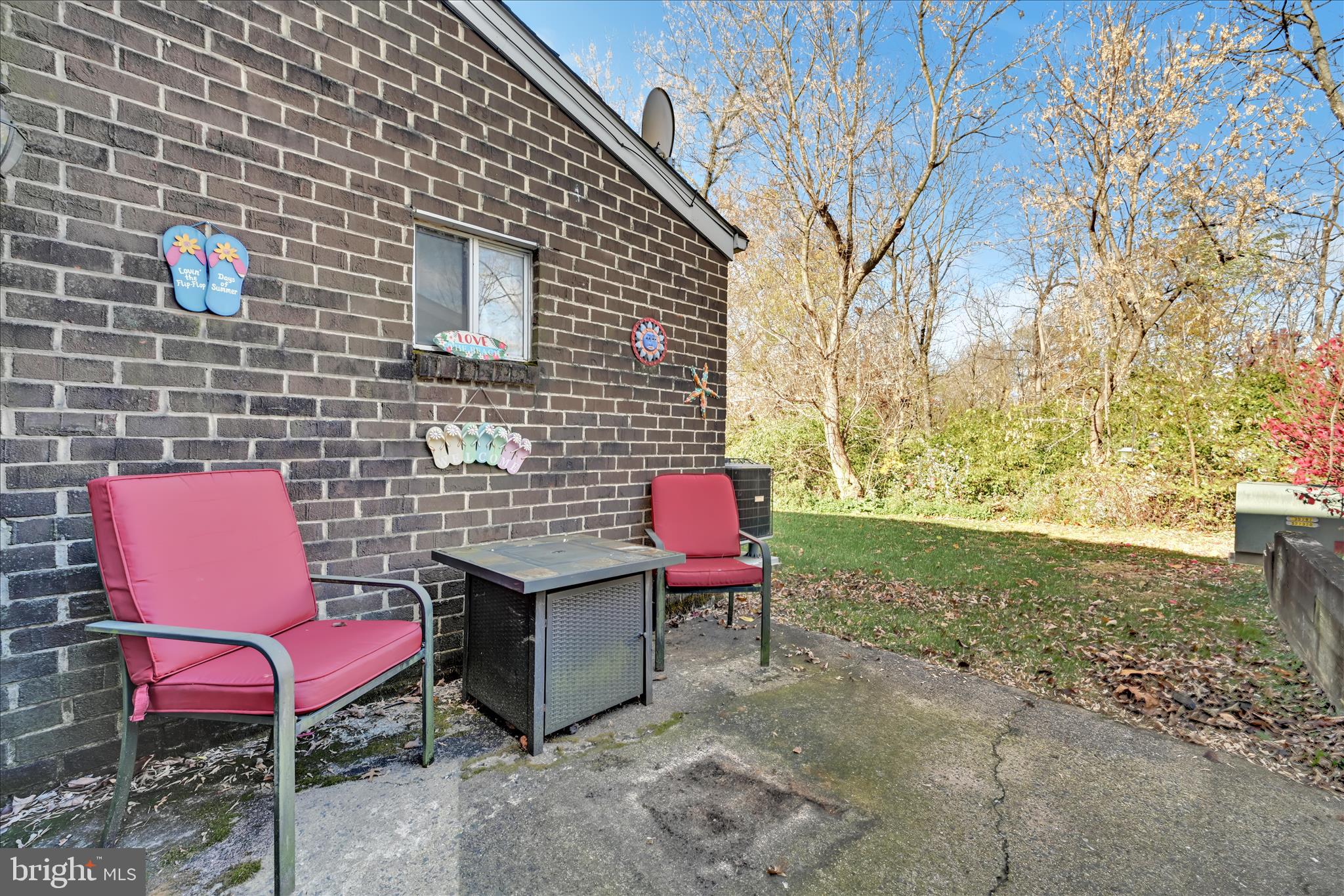 1322 BLUE JAY DRIVE