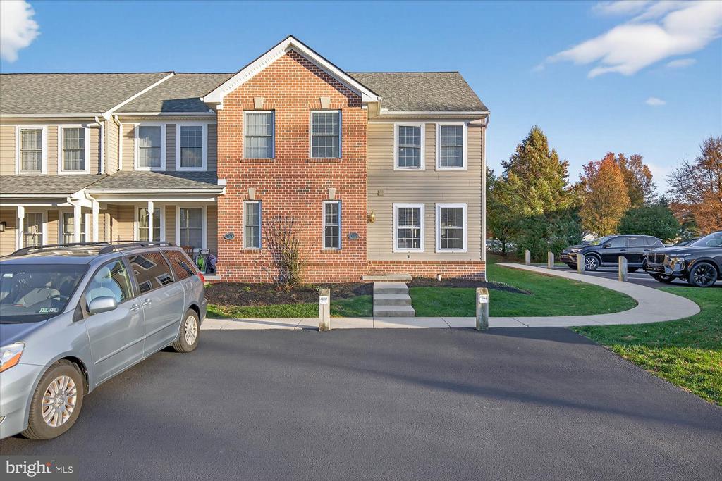 4032 BRADFORD CIRCLE