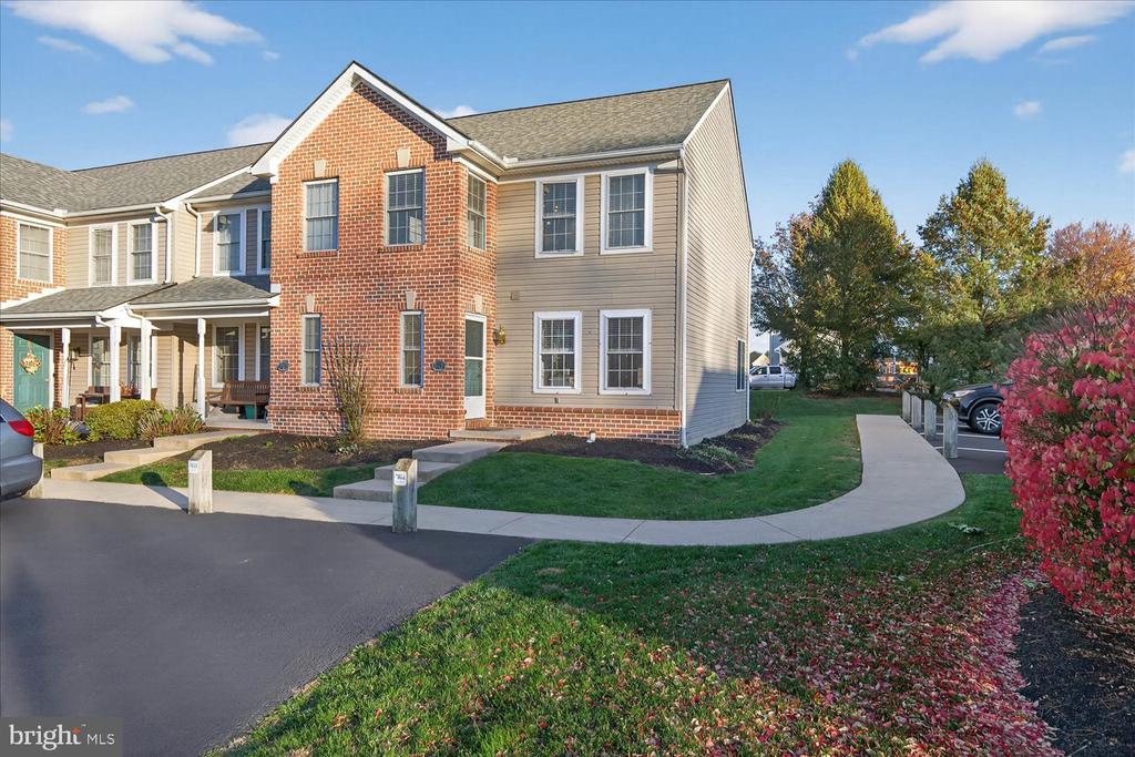 4032 BRADFORD CIRCLE