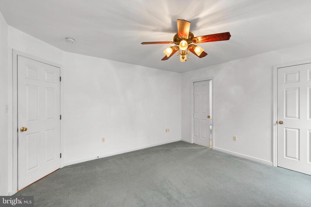 905 HEDGEWYCK LANE