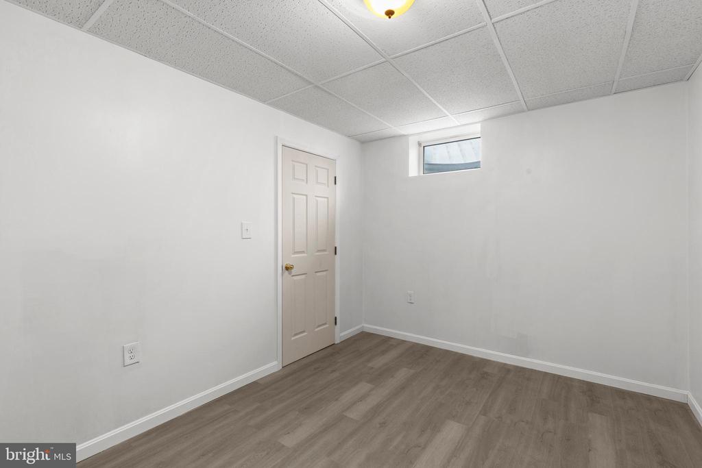 905 HEDGEWYCK LANE