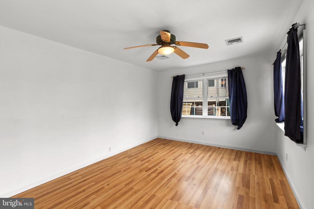 905 HEDGEWYCK LANE