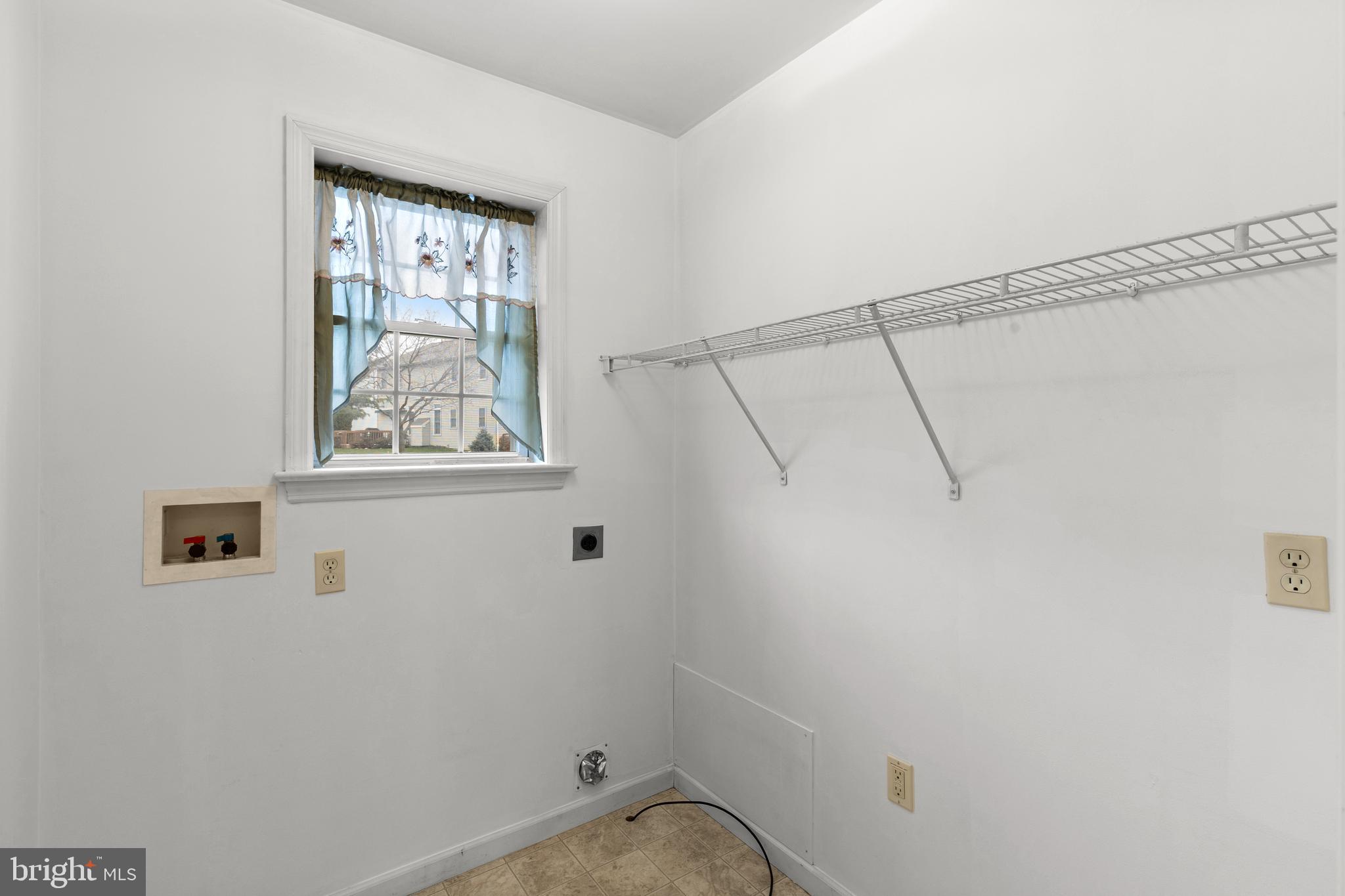 905 HEDGEWYCK LANE