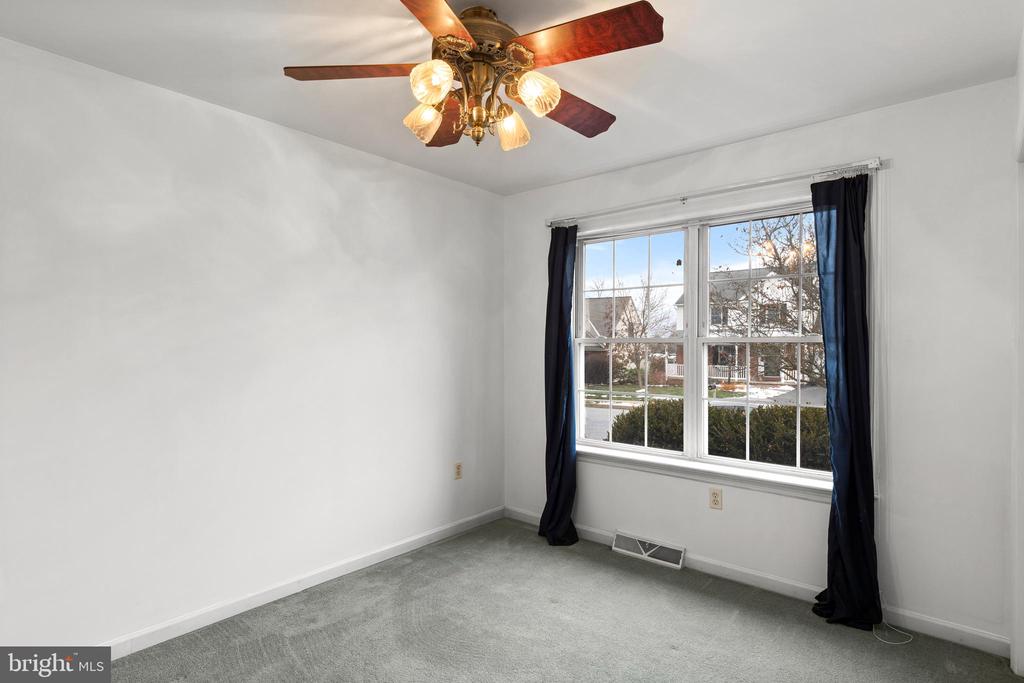 905 HEDGEWYCK LANE