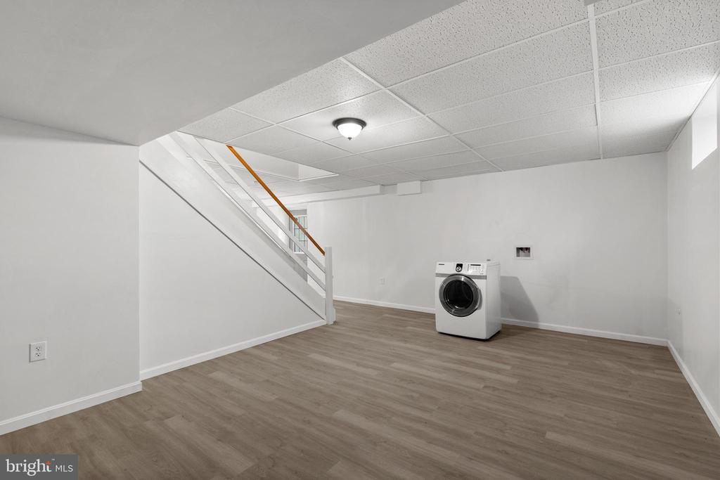 905 HEDGEWYCK LANE