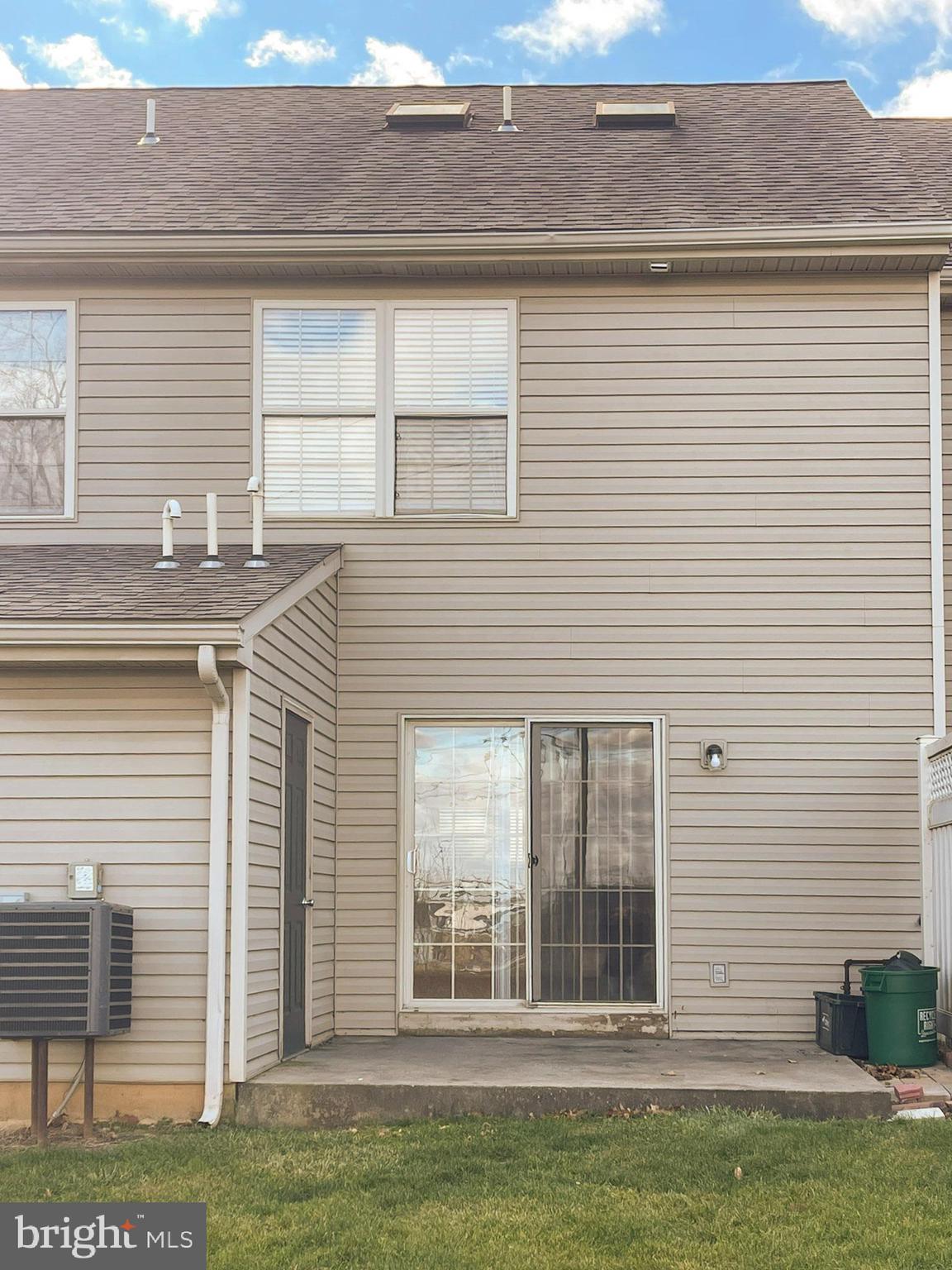 1853 SHADY OAK DRIVE
