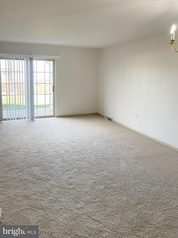1853 SHADY OAK DRIVE