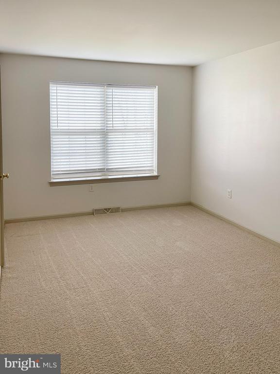 1853 SHADY OAK DRIVE