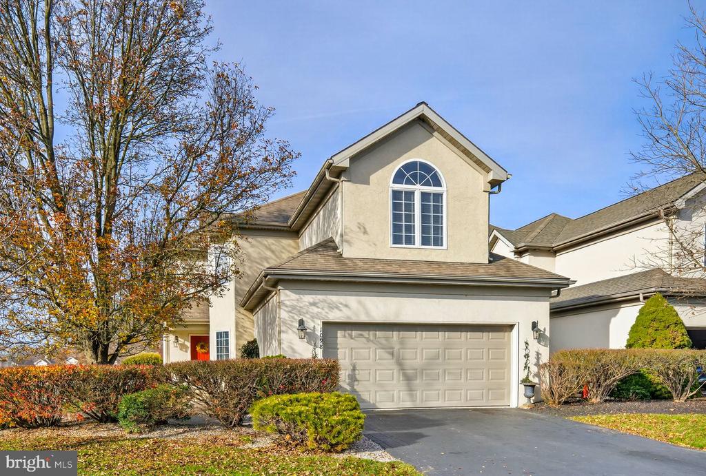 1098 STILLWOOD CIRCLE