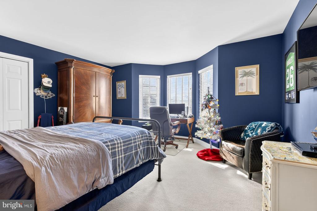 1098 STILLWOOD CIRCLE