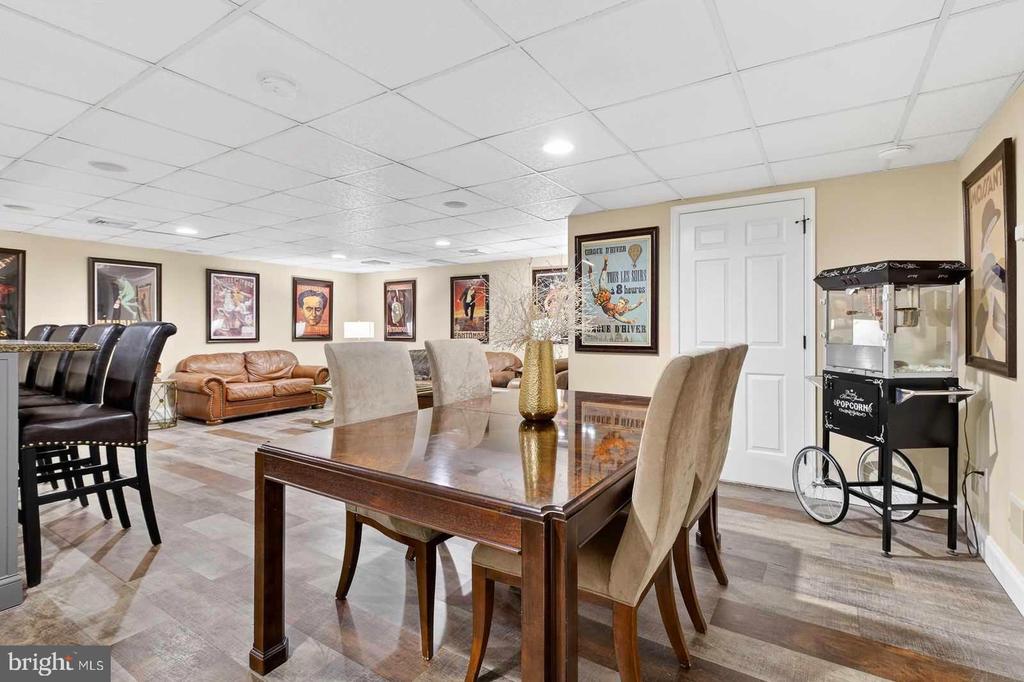1098 STILLWOOD CIRCLE