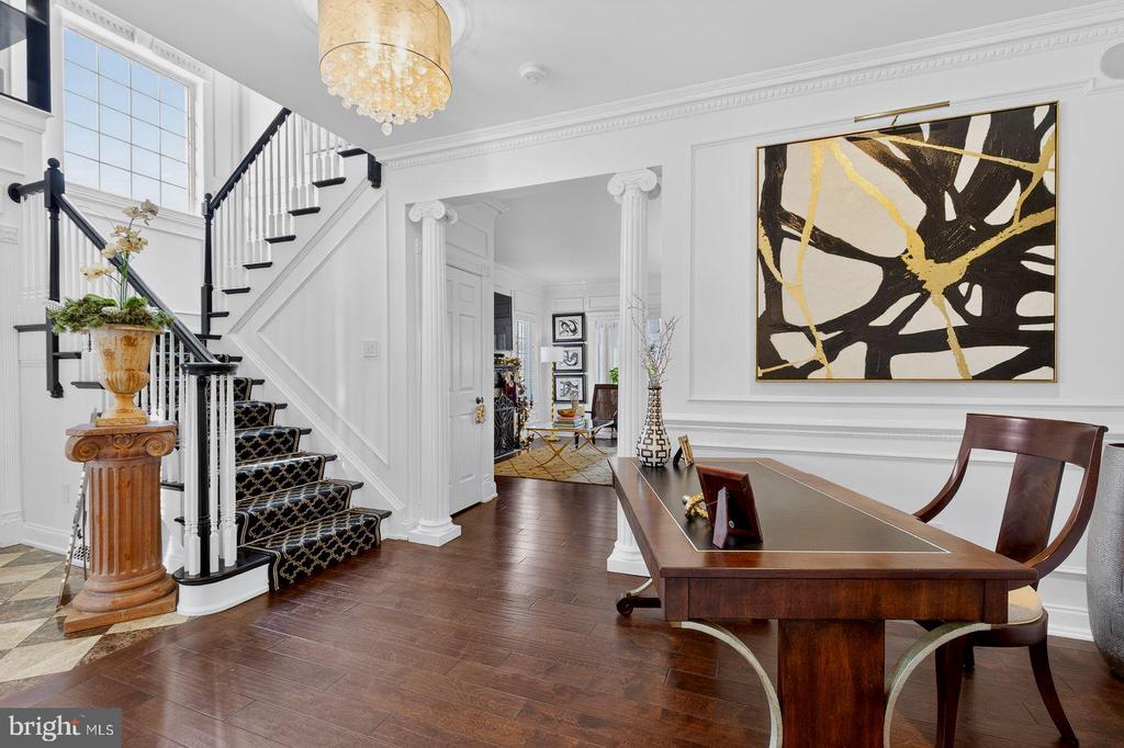 1098 STILLWOOD CIRCLE