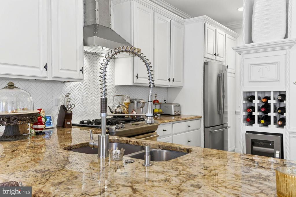 1098 STILLWOOD CIRCLE