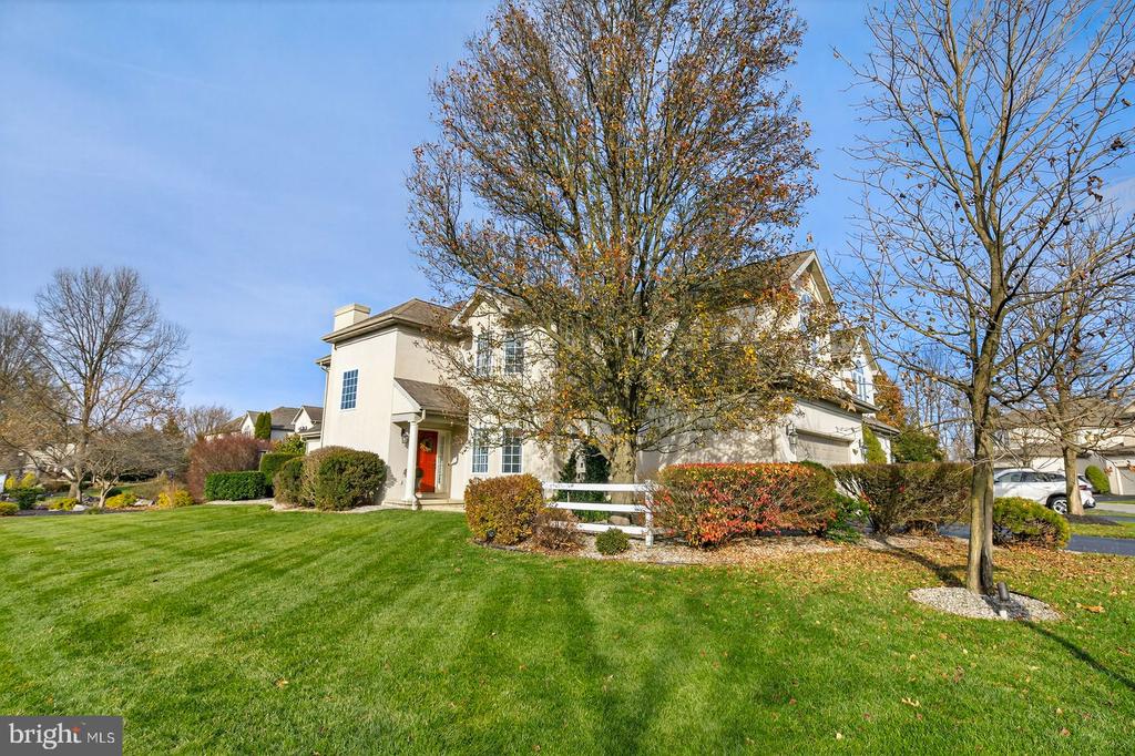 1098 STILLWOOD CIRCLE