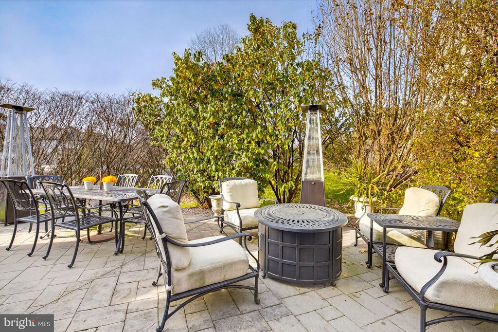 1098 STILLWOOD CIRCLE