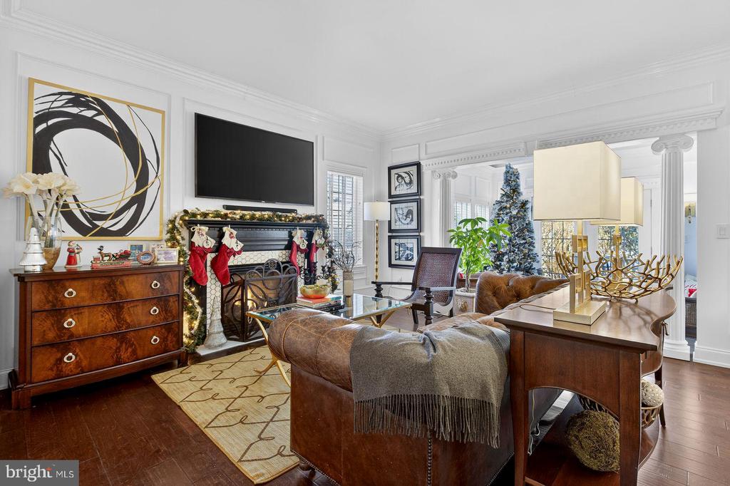 1098 STILLWOOD CIRCLE