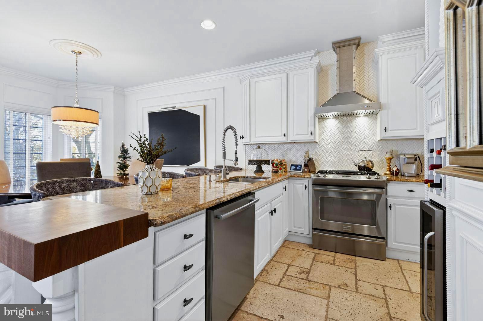 1098 STILLWOOD CIRCLE