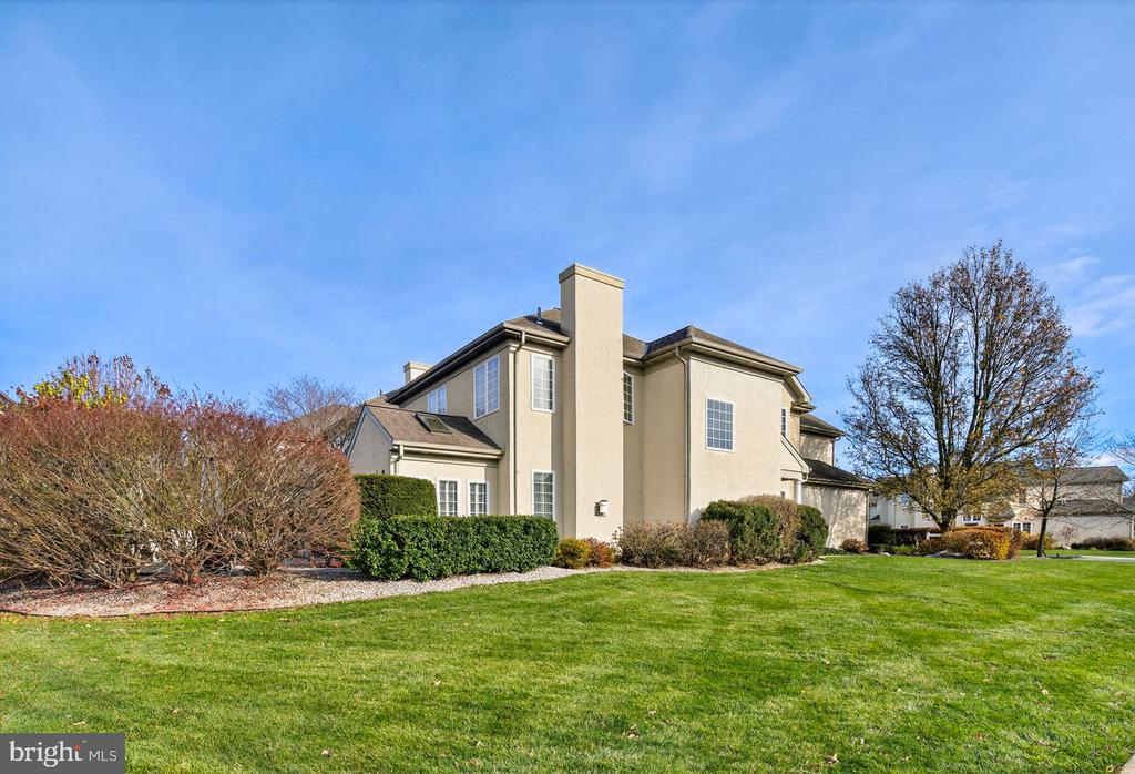 1098 STILLWOOD CIRCLE