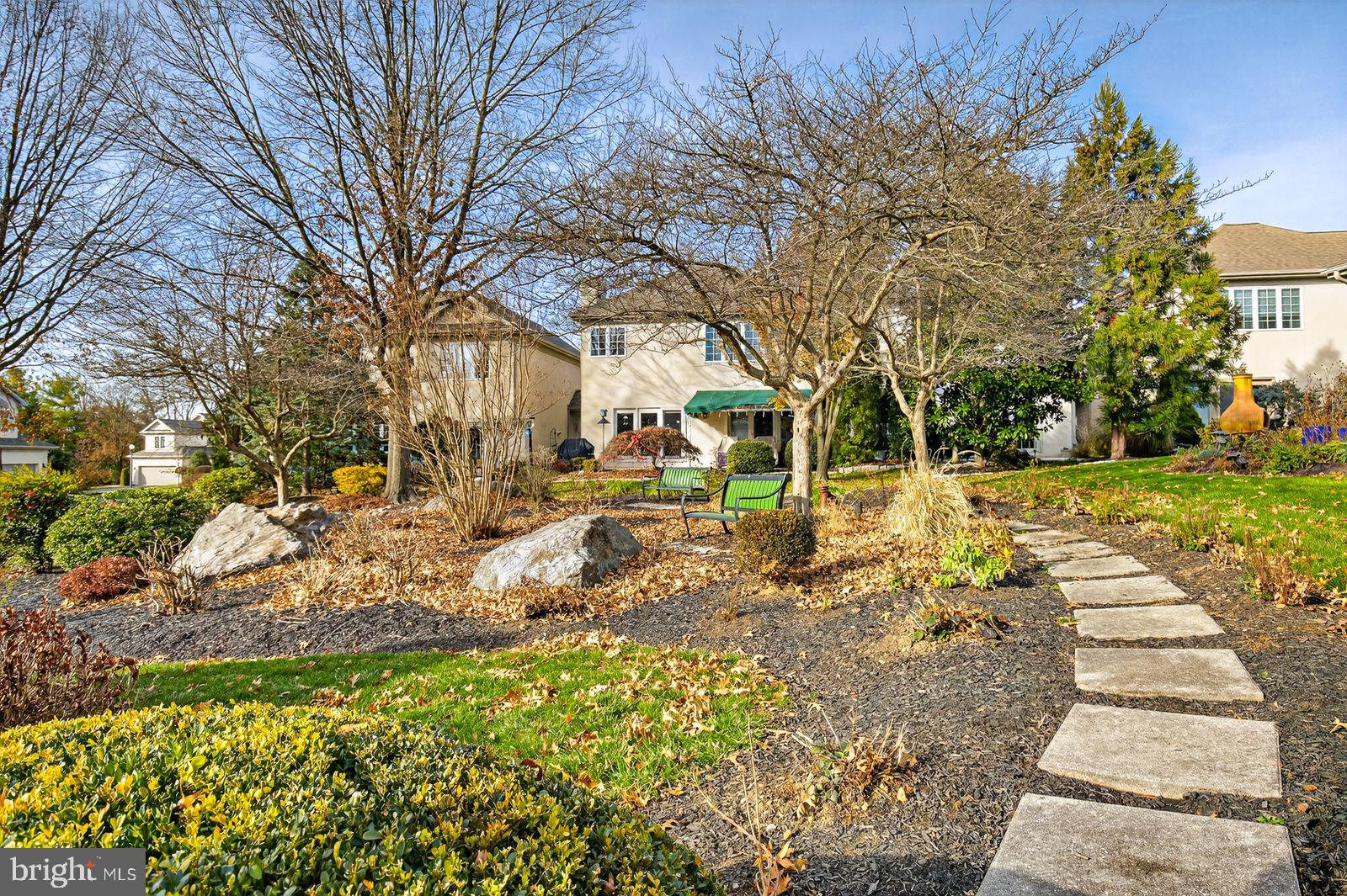 1098 STILLWOOD CIRCLE
