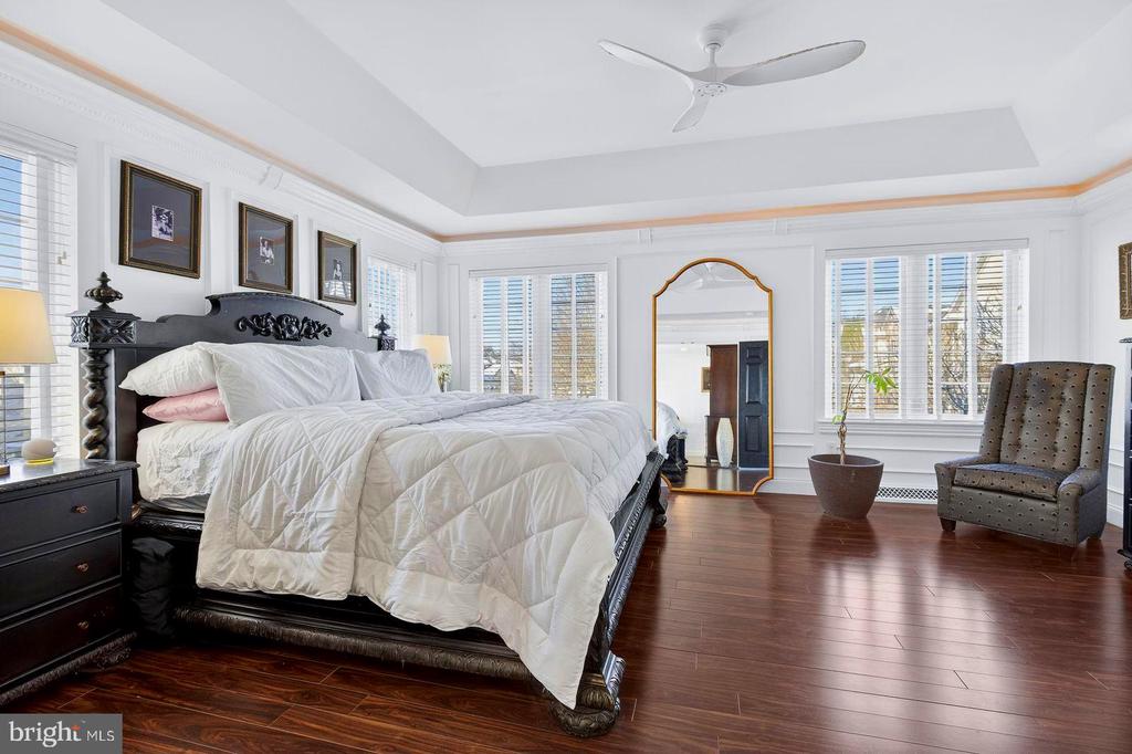 1098 STILLWOOD CIRCLE
