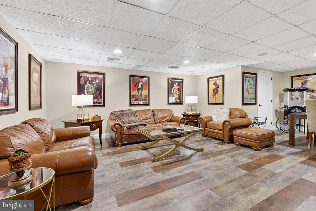 1098 STILLWOOD CIRCLE