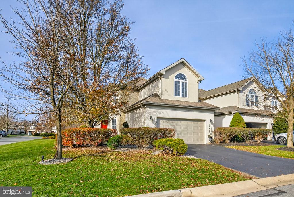 1098 STILLWOOD CIRCLE